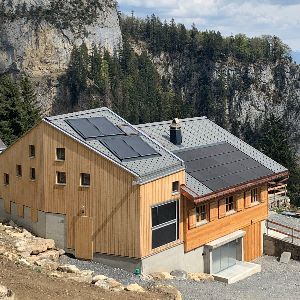 Sonnenwärme auf dem Berggasthaus Alp Rohr