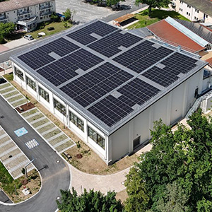 Sonnenstrom von der Sporthalle