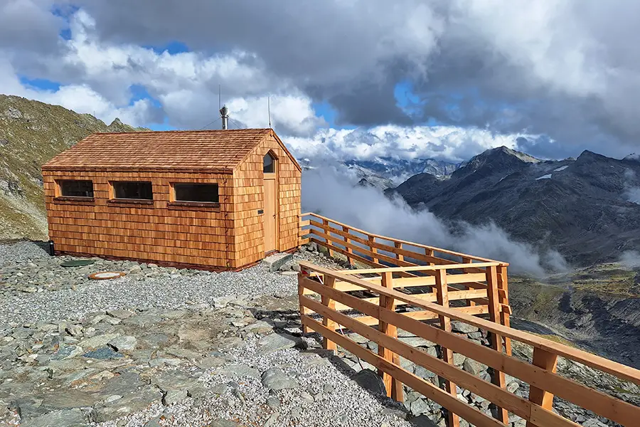 SolarLüftung auf der Neuen Prager Hütte - Mit Sonnenwärme und Trockentoiletten gegen Wassermangel